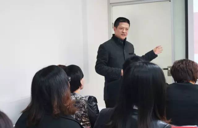 重視開發(fā)、拓展與跟進(jìn)高精尖投資選址項(xiàng)目，東方龍商務(wù)舉行二月份工作總結(jié)表彰會