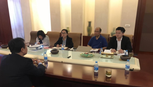 陪同政府園區(qū)赴阻燃劑投資選址項(xiàng)目方對接考察，達(dá)成初步合作意向