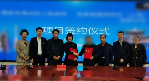 今日，由集團(tuán)精準(zhǔn)推介的兩個(gè)優(yōu)質(zhì)投資選址項(xiàng)目分別與甘肅某地方政府、陜西某地方政府成功簽訂投資協(xié)議 